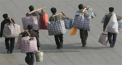 梦到在外打工预示什么 女人梦见自己外出打工预示着什么