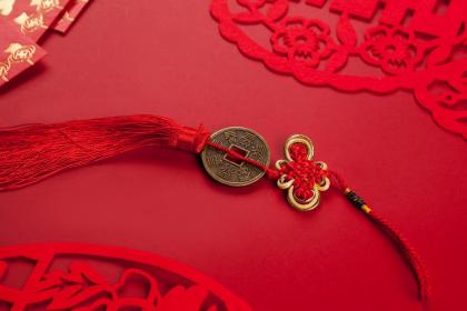 2005年农历8月出生的人命运如何?本命佛是什么?