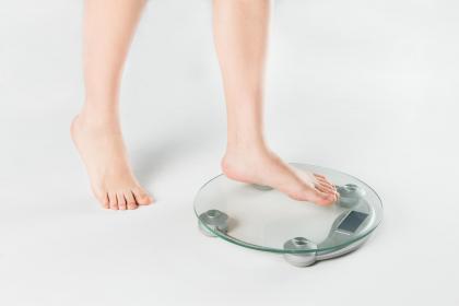 女子鼻梁有节的人性格不好 人品也不行