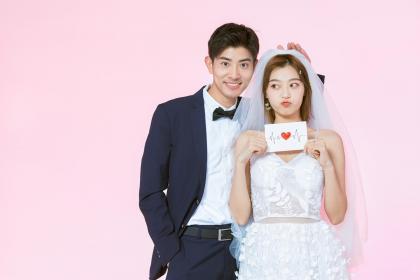 二月蛇男是什么命运 二月蛇人婚姻不顺吗