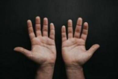 左手食指有痣代表什么意思 每个手指的痣都有什么意义