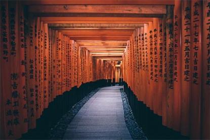 天生有神仙跟着的人 神一般找什么人上身
