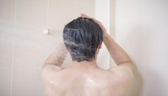 梦见男人洗澡是什么意思 梦见男人洗澡有什么预兆