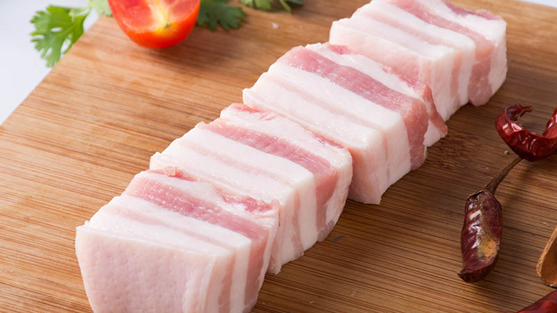 梦见和别人一起吃肉什么意思