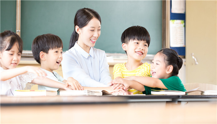 梦见回到学校上课还有老师