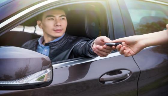 女人梦到自己的亲哥啥意思