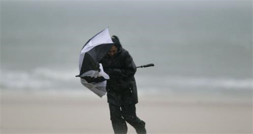 女人梦到突然狂风暴雨是什么意思 怀孕梦见狂风暴雨预示什么意思