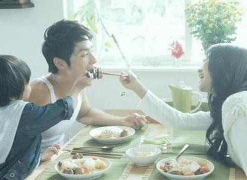 女生桃花脸面相,面相桃花脸的女人
