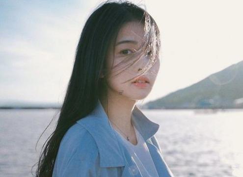 梦见给美女帮忙,梦见给美女看手相什么意思