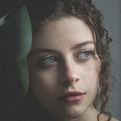 事业没有成就的手相女